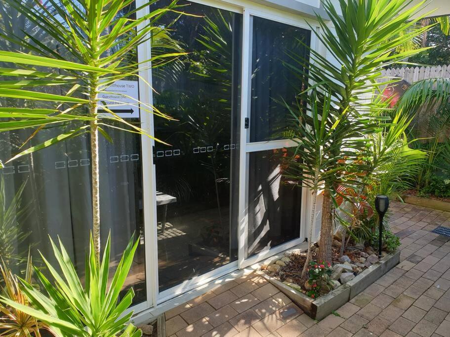 Pet Friendly & Spacious Two Bedroom Guest Unit Caloundra Exteriér fotografie