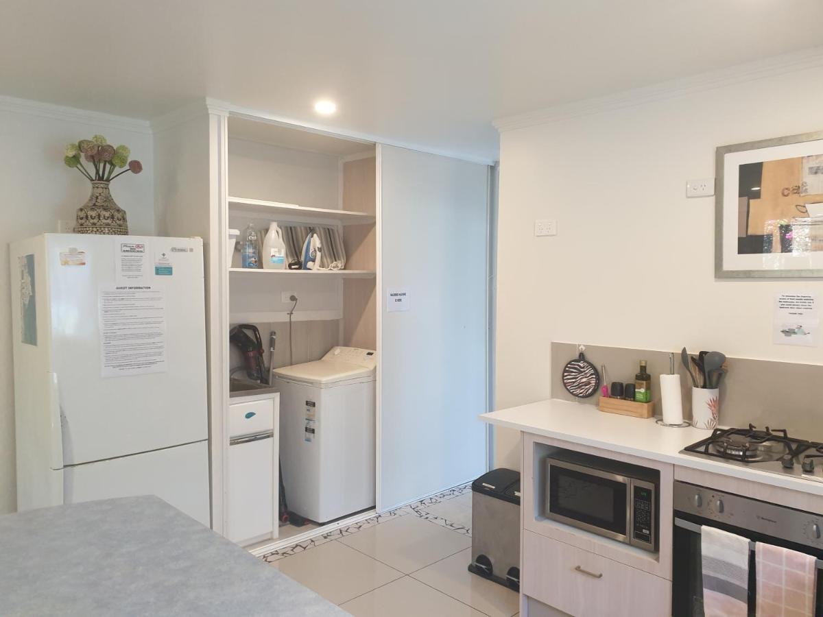 Pet Friendly & Spacious Two Bedroom Guest Unit Caloundra Exteriér fotografie